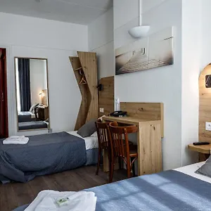 Du Dauphine Hotel